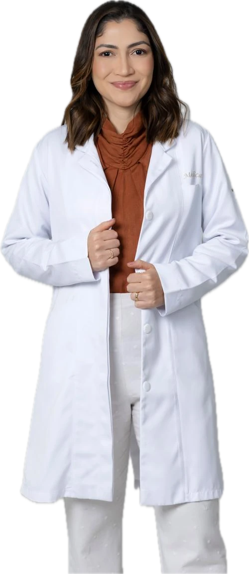 Dra. Carla Sartório, hematologista e onco-hematologista, de jaleco